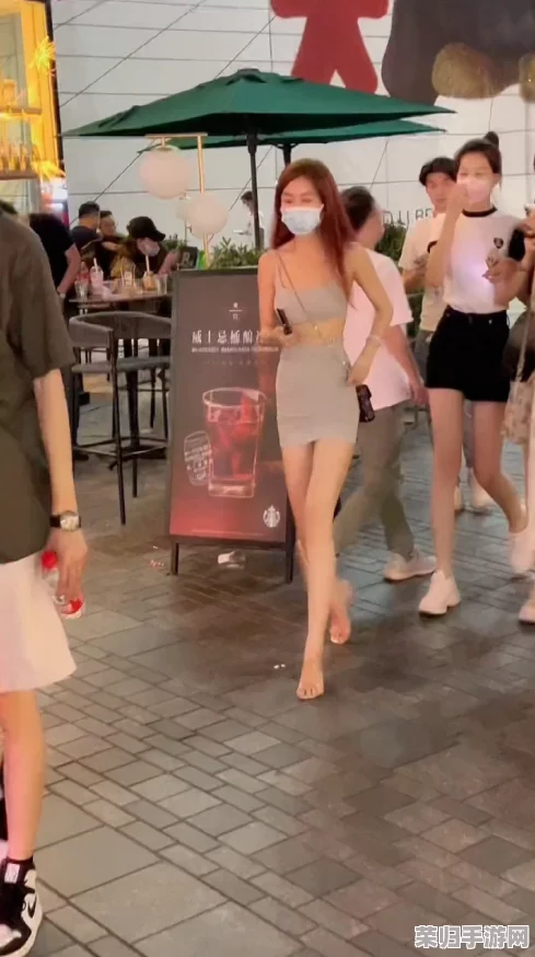 大战BBW丰满肥女Tub：一场视觉盛宴，展现了多样美的魅力与自信
