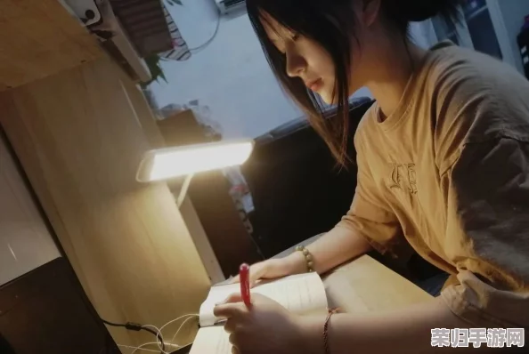 张婉莹自己用笔，书写青春梦想与奋斗历程的真实故事