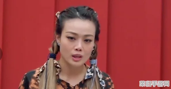 张柏芝电脑原图黑天鹅引发热议 网友称其展现了独特的优雅与神秘感，令人惊艳不已