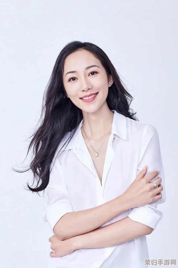 张柏芝电脑原图黑天鹅引发热议 网友称其展现了独特的优雅与神秘感，令人惊艳不已