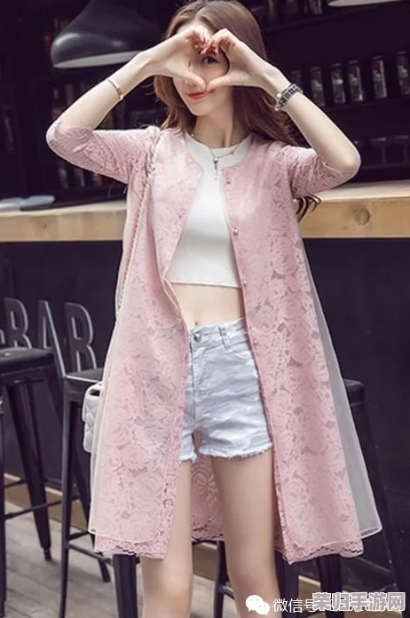 小仙女粉嫩小泬无遮挡，甜美风格引领时尚潮流，尽显青春活力与魅力！