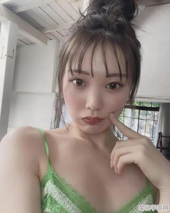 幻交Ⅴideos乱叫娇小！女优大秀性感诱惑，网友疯传口碑火爆