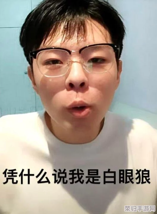 c吃瓜，网友热议“这波操作真是让人哭笑不得，简直是娱乐圈的又一出好戏！”