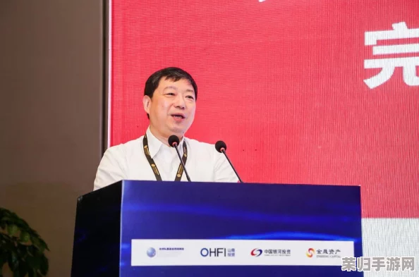吕红一进家门就听见刘波在热议最新科技趋势与未来发展方向的讨论声