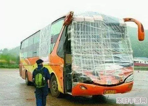 啊轻点灬大巴太粗太长了绿帽，这种设计真是让人感到意外，实在有些过于夸张了