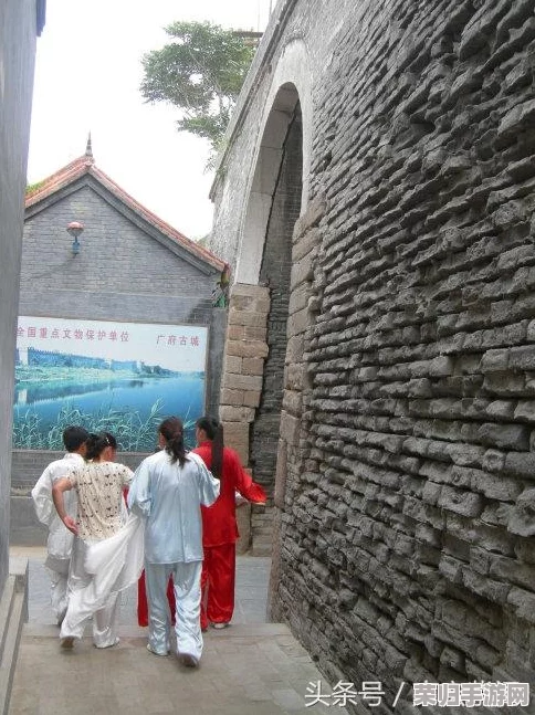 《亦春秋》深度解析：新手必学任务系统与探索技巧，图文攻略助你畅游古韵江湖！
