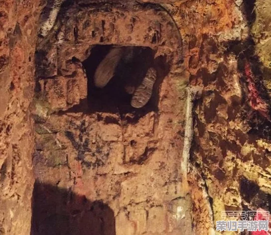 “昆巴塞小洞”探秘：网友称其为“自然的奇迹，令人叹为观止的绝美景点”