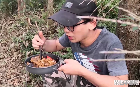 山里来的糙汉表哥在吃鸡讲的什么？带你领略乡村风味与游戏技巧的完美结合！