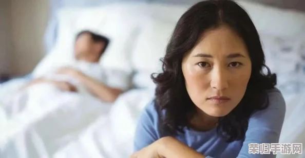 “jealousvue熟睡人妻：她的沉默背后隐藏着怎样的故事和情感纠葛？”
