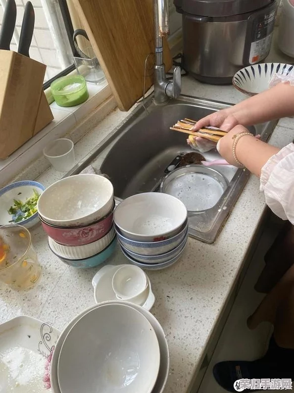 厨房一次又一次的索要刷碗总图片，教你轻松搞定家务与美食分享技巧