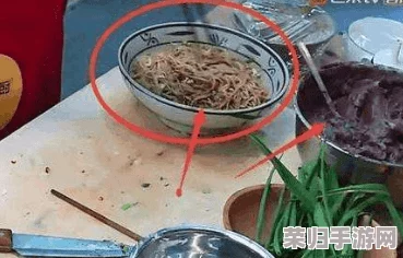 双女主做酱酱酿酿水声，美食VLOG大火引爆网友热议