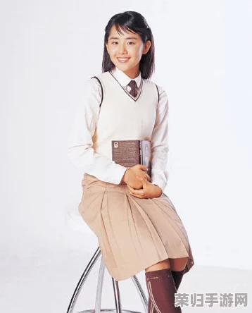 从校服衣袖看到葡萄的图片：细节之美，令人陶醉，别具一格