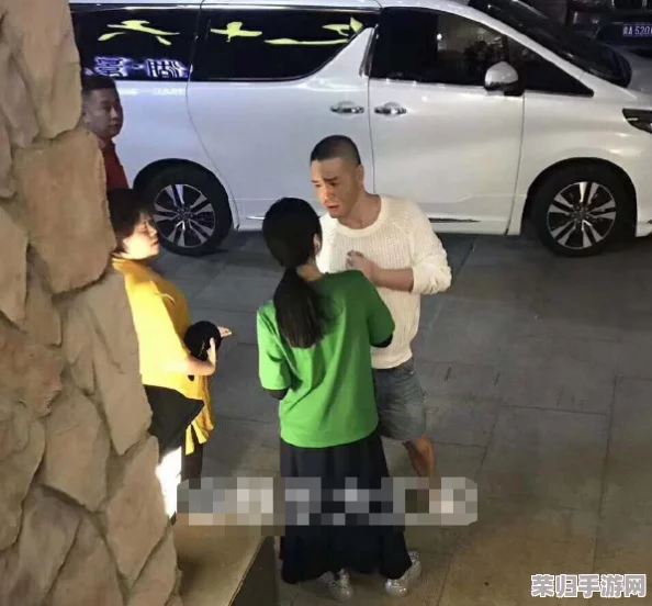 911爆料网小僵尸：热门明星恋情曝光，粉丝团队全程跟踪报道