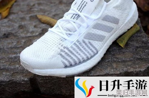 三叶草gw43340新款上市，潮流时尚设计带来全新穿搭灵感