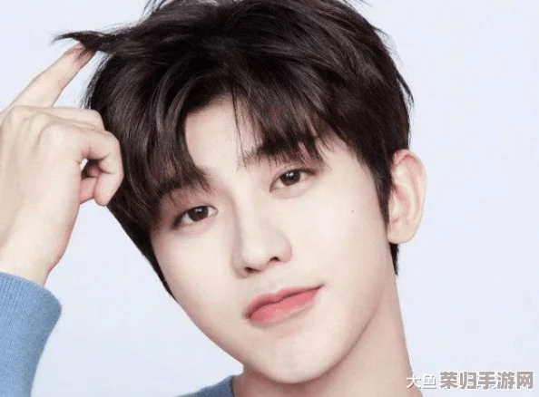 男生的坤坤插进女生的坤坤里，引发热议：网友称“这可真是大胆的创意！”
