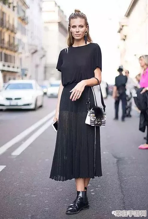 纳西妲开襟开叉裙鞋子多少钱？这款裙子评价极高，许多人称其性价比超值，款式独特