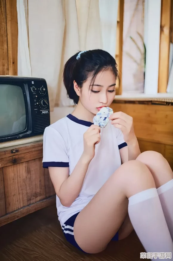 白丝美女被娇喘流出白色，这样的画面真让人心动，太美了！