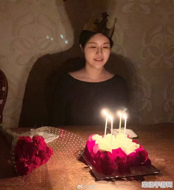 老婆生日三p1，这个庆祝方式真是令人难以忘怀，太特别了，让我更加爱她！
