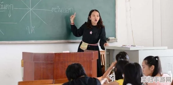 老师脱 让学生摸 日本：网友热议这一事件，称其为“教育失范的典型案例”引发广泛讨论