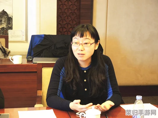 老校长王晴和锅炉工的背景和意义：用户评价称赞了两位角色的社会贡献与精神力量