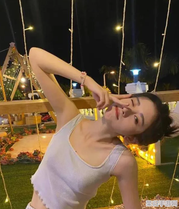 鞠婧祎被C到高潮下不了床动态图，引发网友热议：她的表现真是令人惊艳，直呼太过火了！