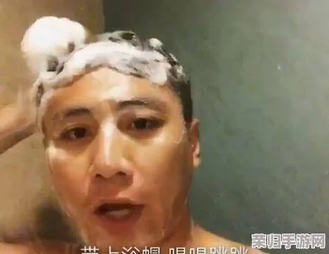 申鹤翻白眼流眼泪流口水照片，引发网友热议：这表情简直太搞笑了！难怪大家纷纷转发评论！