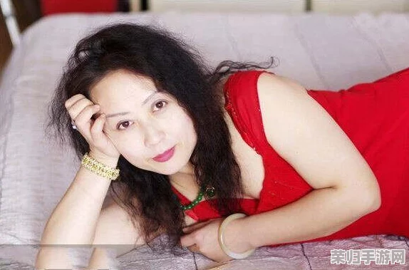 大陆熟婦丰滿多毛xXXⅩ：她的表演令人难以忘怀，真是太迷人了！