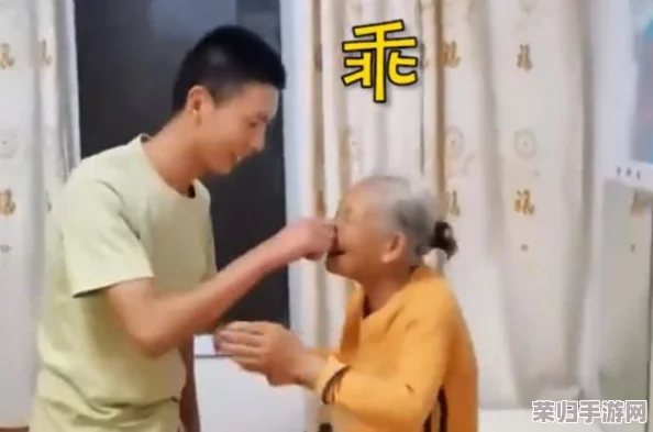老太脱裤让老头玩ⅹXXXX，网友：这是一种怎样的“乐趣”？真是让人目瞪口呆！