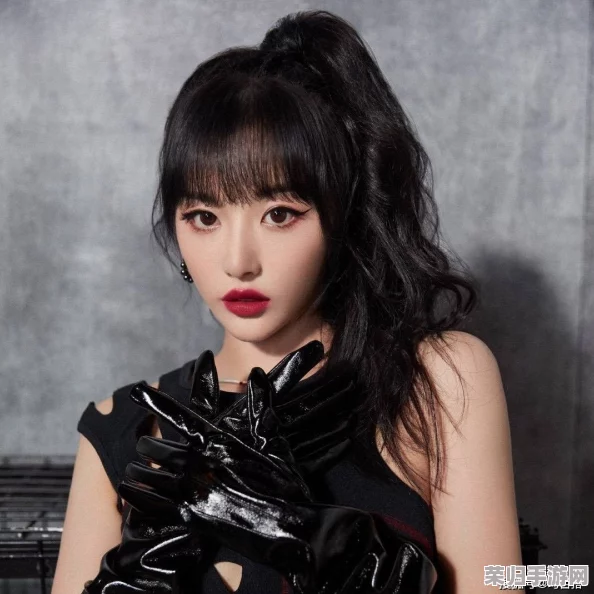 理解东南亚少女RaPPerqiSS的音乐风格与文化背景，展现她独特的艺术魅力与影响力