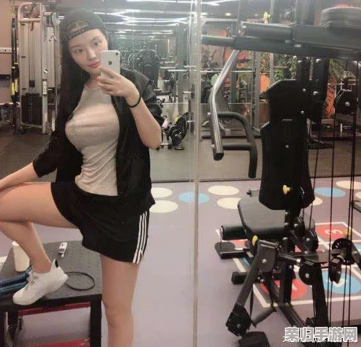网友热议：Big丰满大白屁ss4引发热潮，绚丽场景与剧情反转令人惊艳，备受期待的续集！