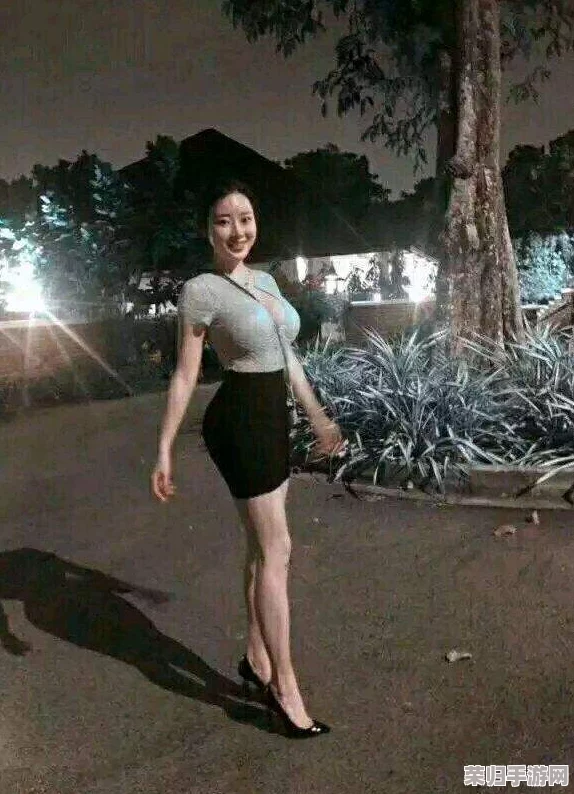 网友热议：Big丰满大白屁ss4引发热潮，绚丽场景与剧情反转令人惊艳，备受期待的续集！