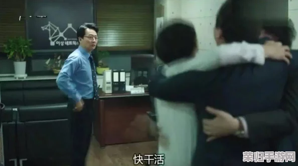 裸男互摸Gay脱裤子自慰，网友评价：这种行为真是大胆，令人既惊讶又好奇，难以想象他们的心态。