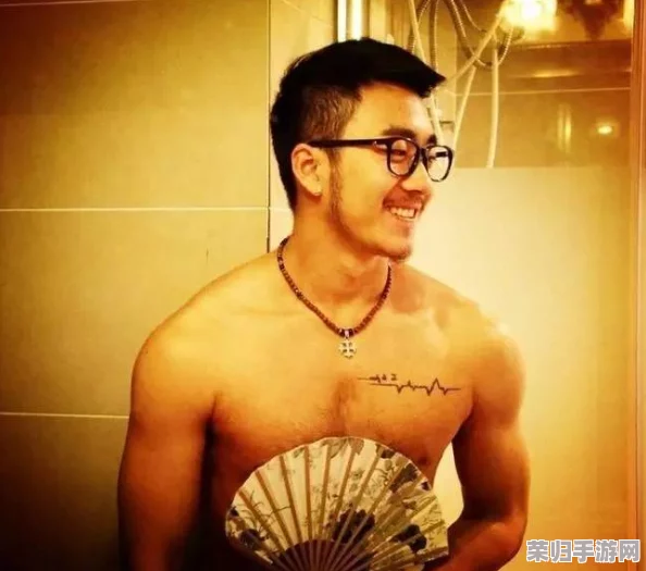 宏Gay被猛男是can精品俊轩，深度理解其背后的文化与情感交织