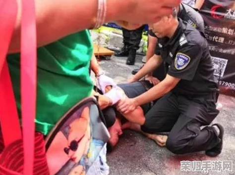 灌水按压肚子哭,网友评价:这种极端做法实在让人心痛,真的不值得! 灌水按压肚子哭,网友评价:这种极端做法实在让人心痛,真的不值得!