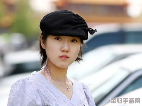 张筱雨去到水上楼阁，网友称赞其气质出众，形象宛如仙子般飘逸，惊艳全场引发热议