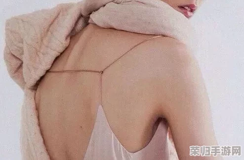 裸体白嫩凸凹BBBw撒：从肌肤到心灵，解读女性身体的魅力与哲学