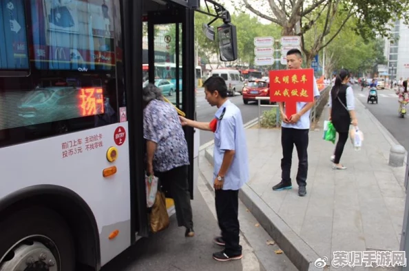 老周陈琳公交车：一段令人感动的乡村义务接送故事