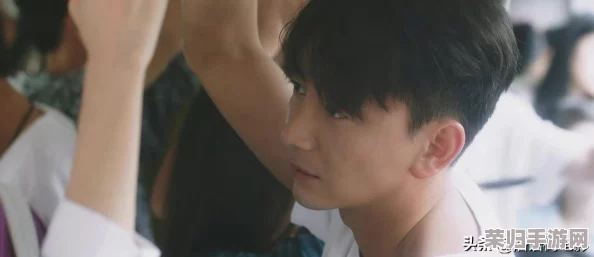 黑皮0和年下1：用户评价揭示了这部作品的深度与情感共鸣，让人百看不厌