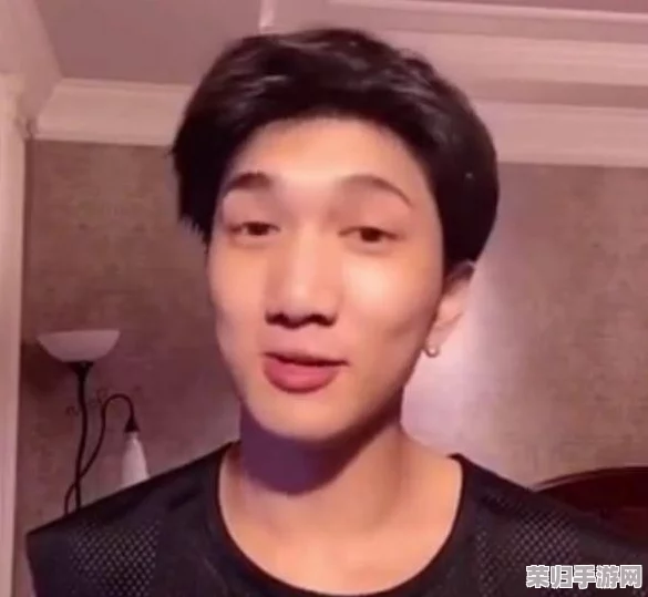 吕红今天刚进门就听刘海，这一刻让我感受到生活的真实与幽默，真是太有趣了！