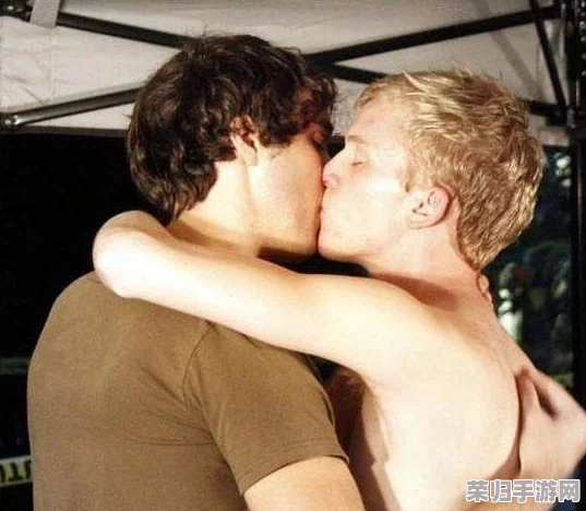 男男Gay洗澡互吃鳮吧在线：探讨同性恋者在私密空间中的情感交流和身体接触