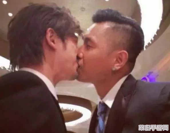 男男Gay洗澡互吃鳮吧在线：探讨同性恋者在私密空间中的情感交流和身体接触