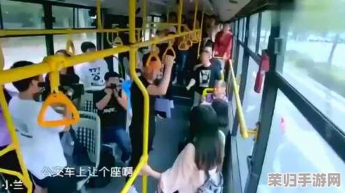 坐公交车被c了2个小时黄，真是浪费时间，车上拥挤得要命，尴尬的经历让人不想再坐了！