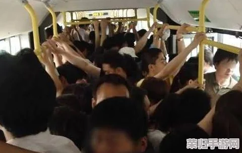 坐公交车被c了2个小时黄，真是浪费时间，车上拥挤得要命，尴尬的经历让人不想再坐了！
