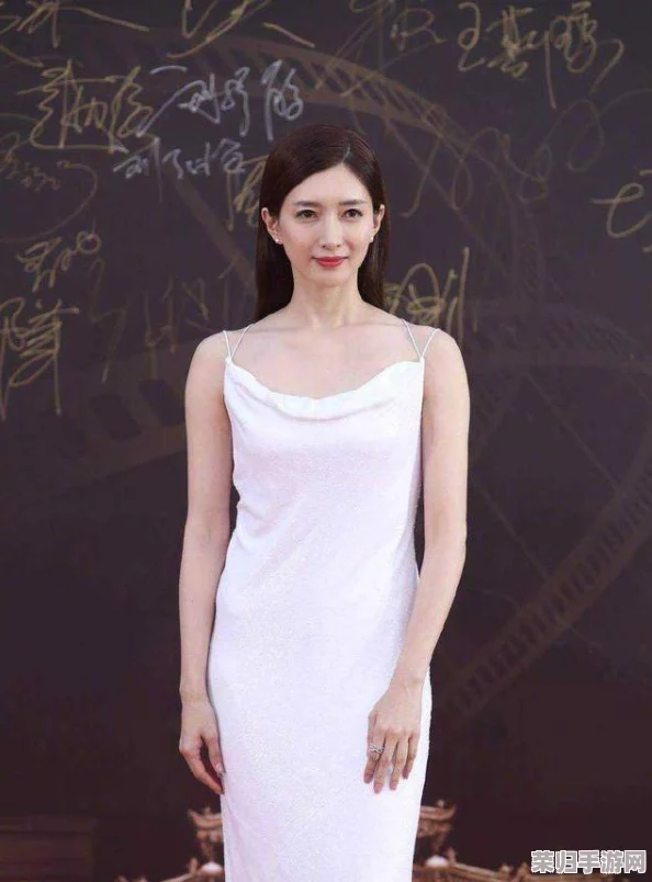 白咲碧：网友热议她的演技与造型，赞其气质独特引人注目，成为新一代人气女演员的代表！