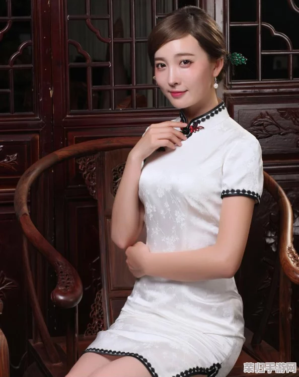 老师黑色双开真丝旗袍的寓意：从服饰看教育者身份和责任