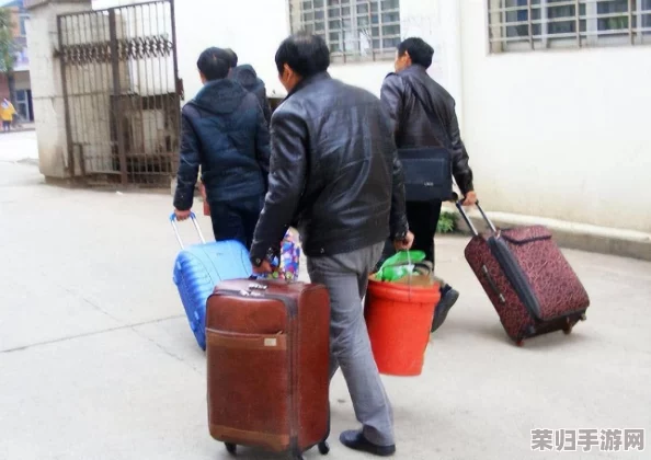 两人生猴子不盖被子，网友：这是什么神仙操作？