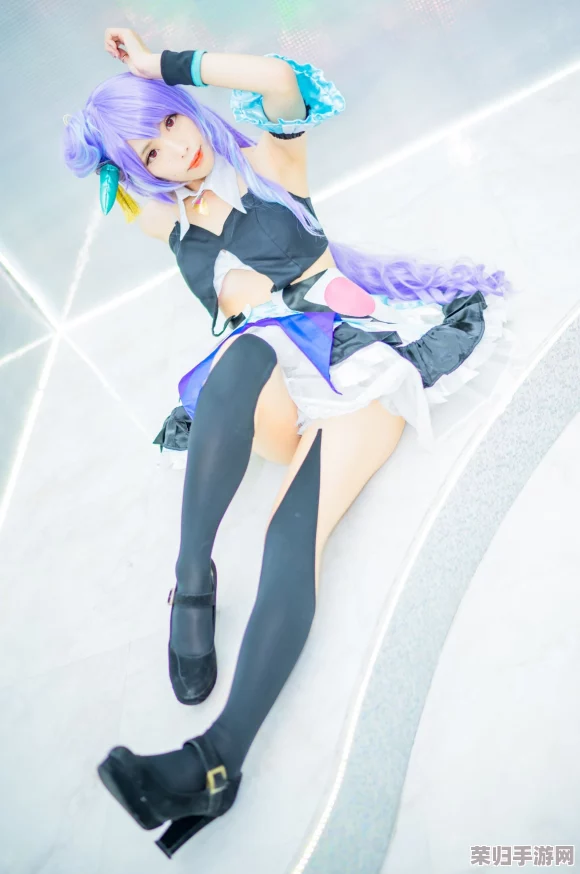 二次元腿法娴熟脚法图片分享，动漫美少女cosplay角色高清图集