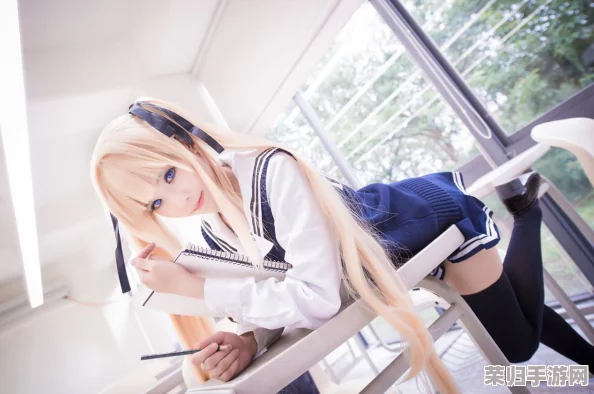 二次元腿法娴熟脚法图片分享，动漫美少女cosplay角色高清图集