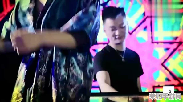 网友评价：kTV男鸭18Gay1069，性感声优带你领略奇幻夜生活，欢乐无限，音浪翻滚，令人欲罢不能！