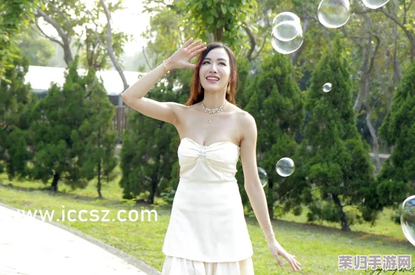 萌白酱金丝黑色旗袍：古典与现代的完美融合，展现出独特的魅力